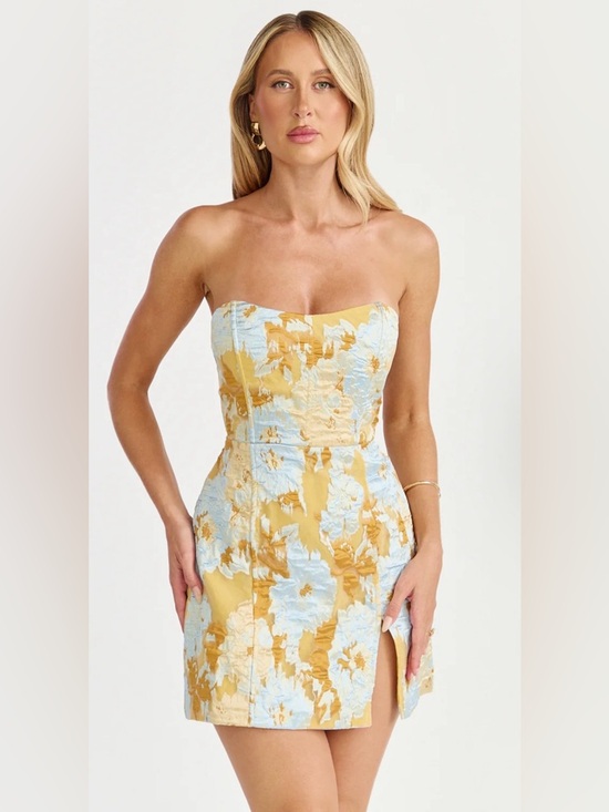 Showpo. Dresses & Skirts - Showpo USA Size 6 Mini Yellow & Light Blue Dress